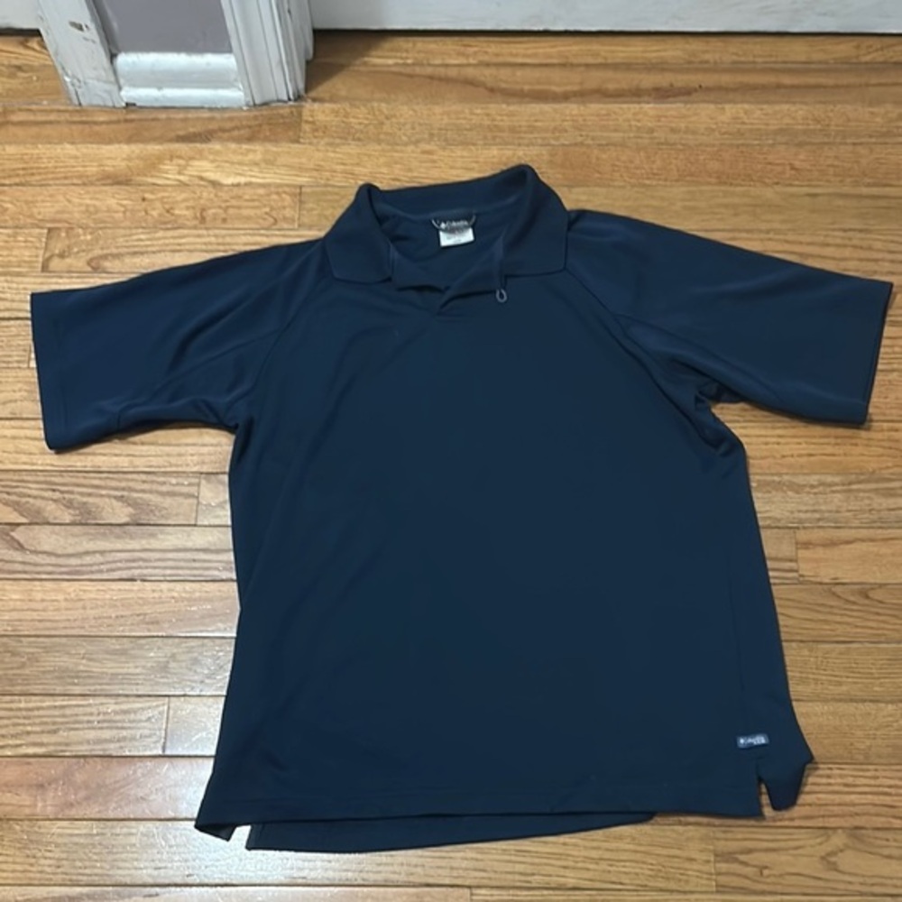 Columbia Men's Navy Blue Polo Shirt
Size Medium